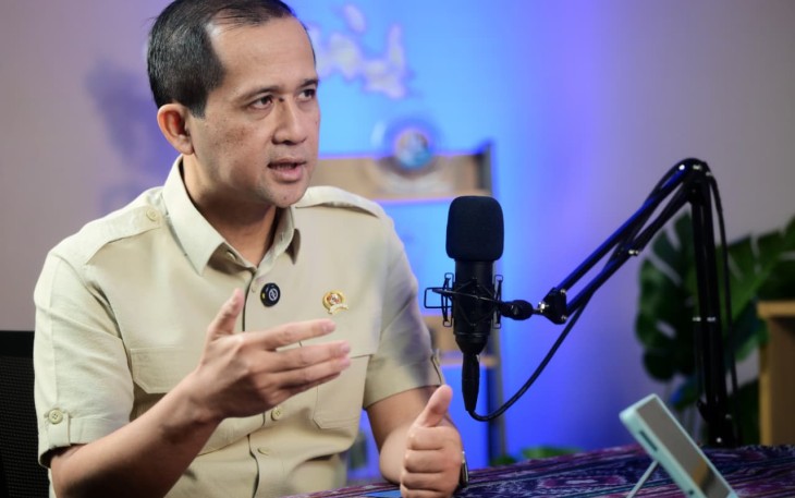 Menteri Transmigrasi M. Iftitah Sulaiman Suryanagara 