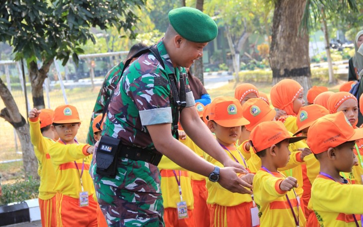 Kodim 0806/Trenggalek Kenalkan Dunia Militer kepada Siswa TK Lewat Outing Class Edukatif