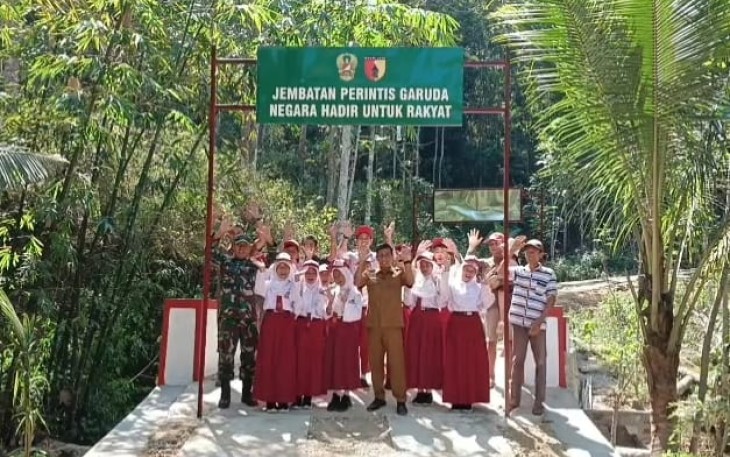 Jembatan perintis Garuda di Pacitan