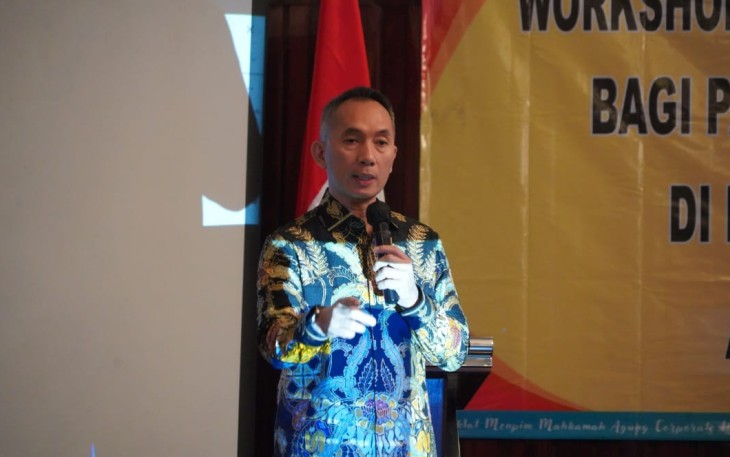 Kepala BSDK MA, Dr. Syamsul Arief dalam Workshop Jurnalistik bagi para redaktur portal berita online di lingkungan Mahkamah Agung RI