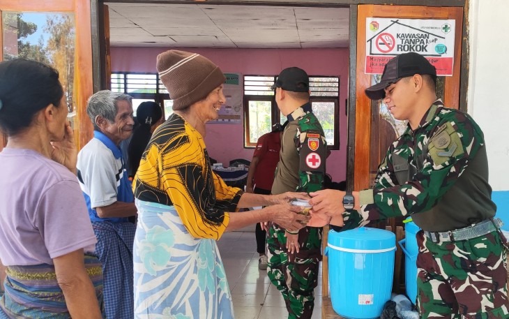 Yonarmed 12 Kostrad Hadir di Posyandu Kewar, Bagikan Bubur Kacang Hijau untuk Balita dan Lansia