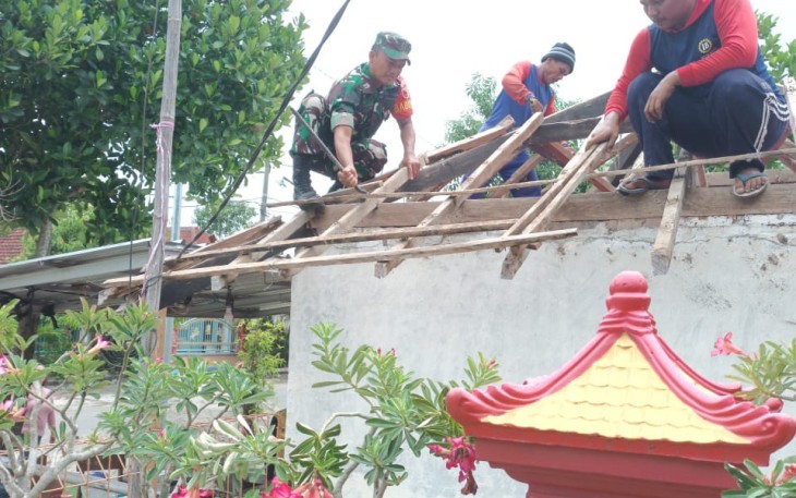 Semangat Gotong Royong Warga Tanjungrejo Jaga Rasa Aman Bersama