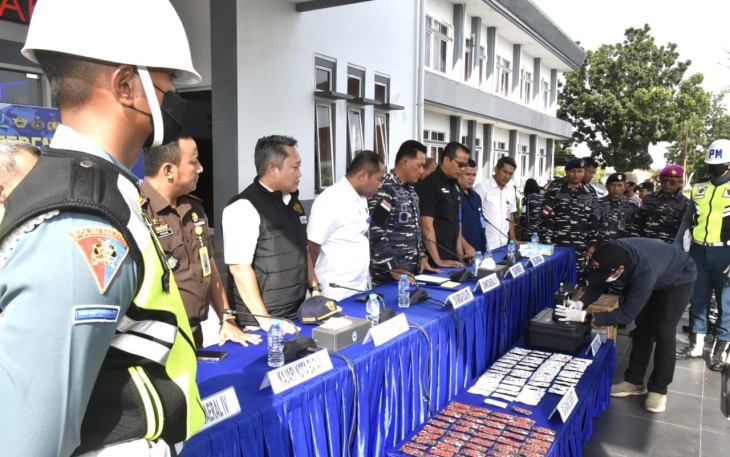 Tim Gabungan TNI AL Gagalkan Upaya Penyelundupan Ratusan Liquid Vape Mengandung Narkotika di Perairan Batam 
