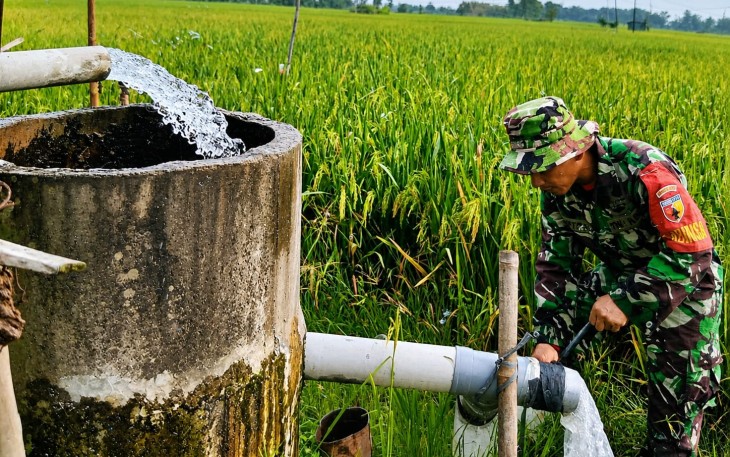 Babinsa Hadir Mengalirkan Harapan Petani