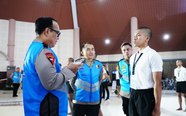 Pelaksanaan tahapan akhir seleksi tingkat panitia pusat dipimpin oleh Wakapolri Komjen Pol. Prof. Dr. Dedi Prasetyo, S.H., M.Hum., M.Si., M.M. di Gedung Serba Guna Akademi Kepolisian, Semarang, Jawa Tengah