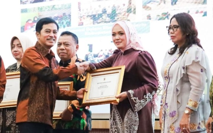 Wabup Bintan Deby Maryanti Terima Sertifikat Eliminasi Malaria dari Kementerian Kesehatan RI