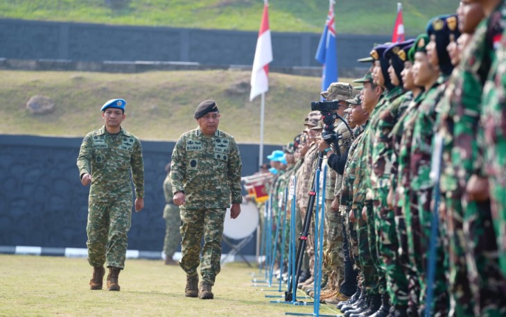 Asisten Operasi (Asops) Panglima TNI Letjen TNI Bobby Rinal Makmun secara resmi menutup Multinational Peacekeeping Exercise (MPE) Garuda Canti Dharma III Tahun 2026 di PMPP TNI, Sentul, Bogor