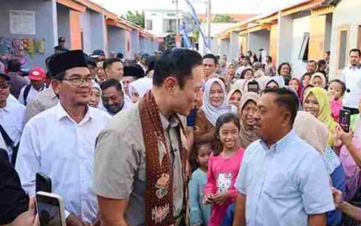 Menko Infrastruktur dan Pembangunan Kewilayahan Agus Harimurti Yudhoyono (AHY), didampingi Gubernur Jatim Khofifah Indar Parawansa dan Bupati Gresik Fandi Akhmad Yani
