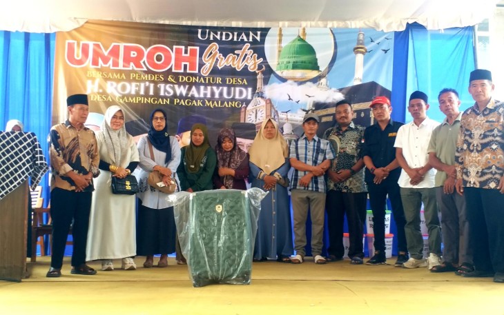 Pemerintah Desa Gampingan, Kecamatan Pagak Kabupaten Malang, bekerja sama dengan PT Alam Sinar dan donatur H. Rofi'i Iswahyudi menggelar undian umrah gratis bagi masyarakat, Minggu (2/8/26) 