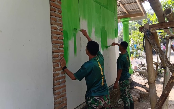 Pengecatan RTLH bapak Suyitno