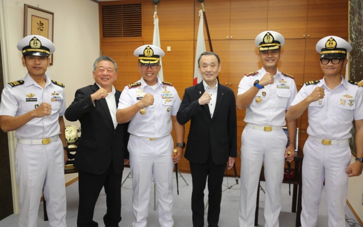 Komandan KRI GNR-332 Kunjungi Pejabat Pemerintah dan Militer di Yosaka Jepang 
