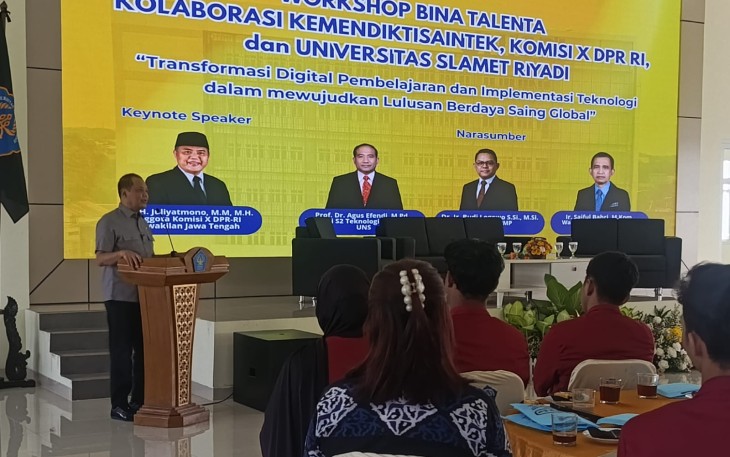 Anggota Komisi X DPR RI, Juliyatmono, saat menjadi keynote speaker dalam Workshop Bina Talenta di Universitas Slamet Riyadi (Unisri) Surakarta, Selasa (3/8/2026)
