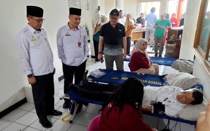 Sekretaris Daerah Provinsi Bengkulu, Herwan Antoni, memimpin apel pagi di lingkungan Inspektorat Provinsi Bengkulu, Rabu (5/8)