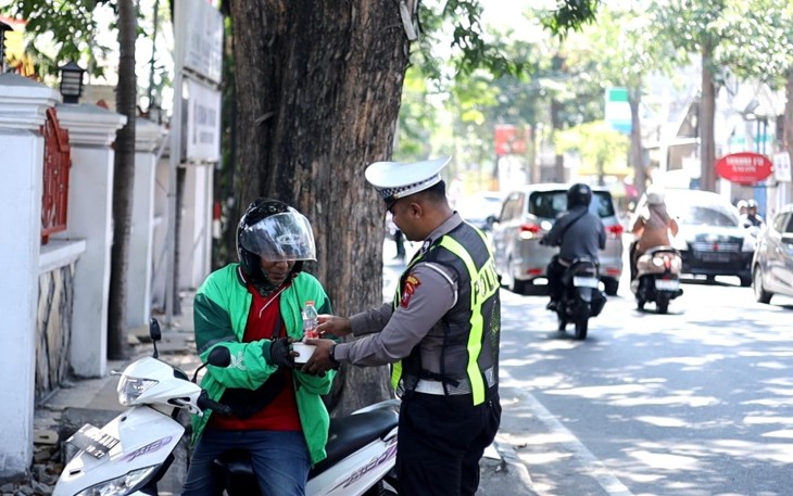 Jumat berkah berbagi Satlantas Polres Gresik