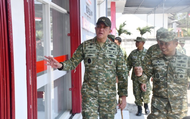 Pangdam V/Brawijaya Mayjen TNI Rudy Saladin meninjau Koperasi Desa/Kelurahan Merah Putih (KDKMP) di Desa Bulakrejo, Kecamatan Balerejo, Kabupaten Madiun, Senin (10/8/2026)