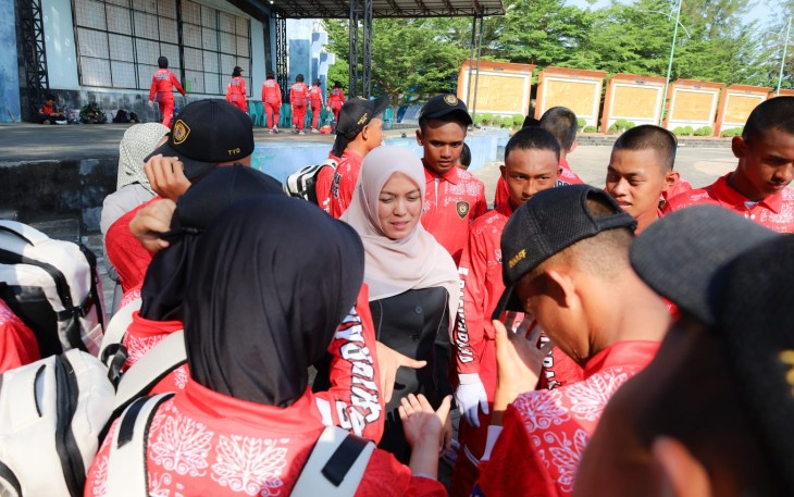 Wakil Bupati Bintan, Deby Maryanti berkesempatan meninjau lokasi Lapangan Relief Antam Kijang, Kecamatan Bintan Timur yang nantinya akan menjadi pusat peringatan Upacara HUT RI ke 81 tingkat Kabupaten Bintan, Selasa (11/08)