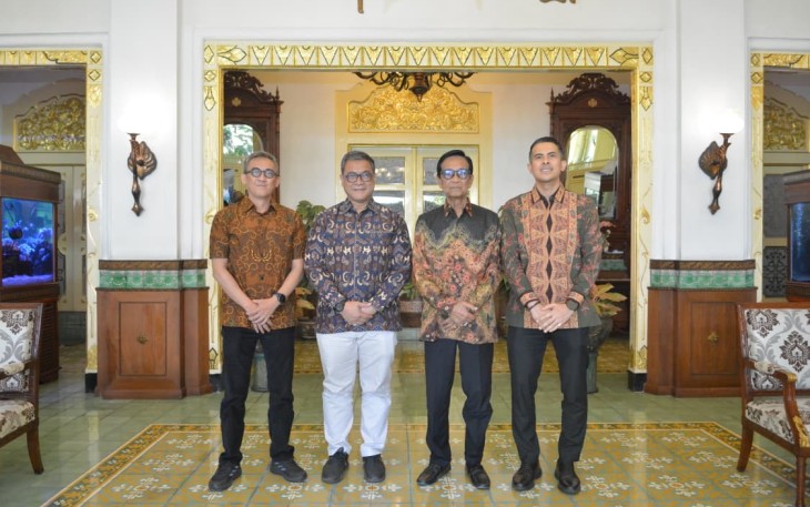 Suasana pertemuan antara Deputi Bidang Sistem dan Strategi BNPB, Dr. Raditya Jati,  S.Si., M.Si dan  Gubernur Daerah Istimewa Yogyakarta, Sri Sultan Hamengku Buwono X, di Gedhong Wilis, Kompleks Kepatihan, Yogyakarta, Senin (10/8)