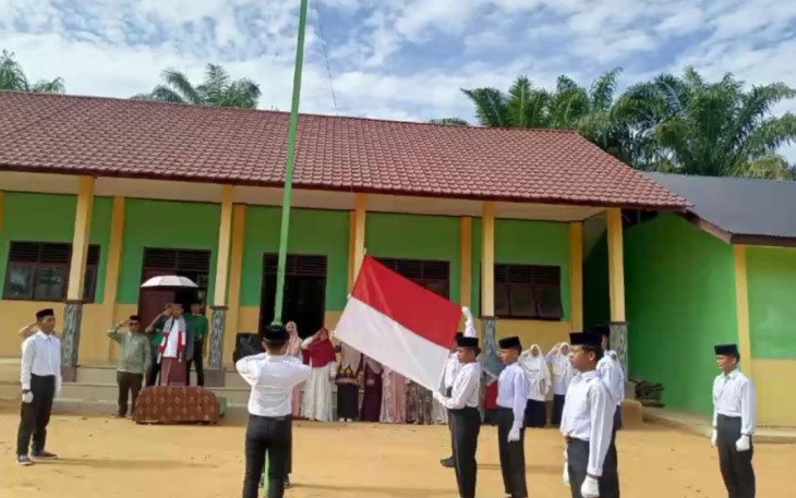 Pesantren Darul Falah Az-Zamzamiyah Ikuti Upacara Peringatan HUT Kemerdekaan RI ke-81