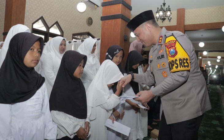 Polres Blitar Polda Jawa Timur memperingati Maulid Nabi Muhammad SAW dengan penuh khidmat di Masjid At-Taubah Polres Blitar
