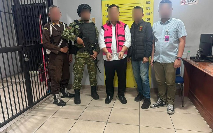 Penyerahan Tersangka dan Barang Bukti (Tahap II) Tersangka YHF Terkait Perintangan di Sidang Pengadilan Perkara CPO