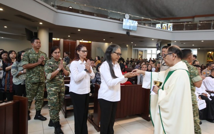 Kardinal Suharyo dalam misa syukur OCI di gereja Santo Yokobus, Kelapa Gading, Jakarta, Jumat (21/8)