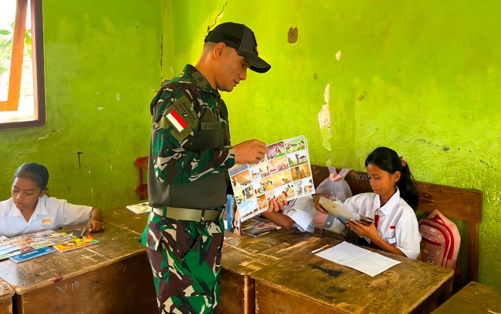 Yonarmed 12 Kostrad Dampingi Anak Perbatasan Belajar Membaca