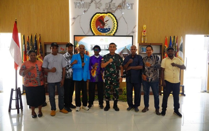 Komandan Korem 172/PWY Brigjen TNI Robby Suryadi, S.Sos., M.M., melaksanakan tatap muka bersama tokoh agama, tokoh adat, dan tokoh masyarakat Kabupaten Keerom di Mayonif TP 815/WGT, Kampung Yamua, Distrik Arso Barat, Kamis (27/8/2026)