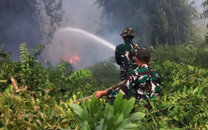 Satgas Irigasi Lanud Sjamsudin Noor Terus Perkuat Upaya Padamkan Karhutla Kalsel Optimalkan Air Hingga Dinginkan Lahan Gambut