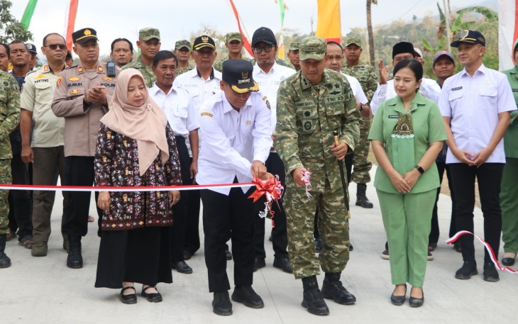 Karya Bhakti TNI Kodim Tulungagung Tuntas, Jalan Beton 2,2 Kilometer Hubungkan Wonorejo–Kedungcangkring