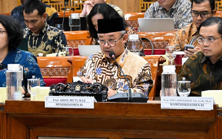 Menteri Pendidikan Dasar dan Menengah (Mendikdasmen), Abdul Mu’ti, dalam rapat kerja bersama Komisi X DPR RI