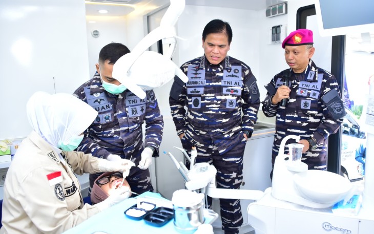 TNI AL Gelar Bakti Sosial dan Bakti Kesehatan di Muara Angke 