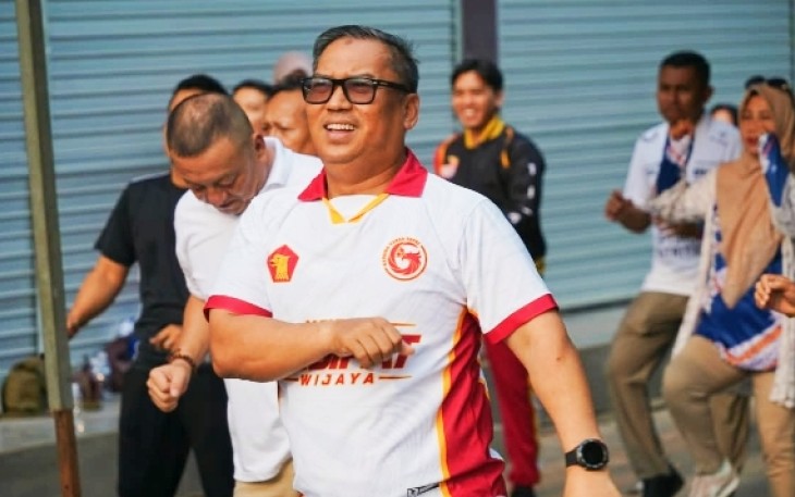 Wakil Gubernur Kepulauan Riau Nyanyang Haris Pratamura mengikuti kegiatan Medeka Sehat yang dilaksanakan di Kantor DPC Gerindra Kota Batam, Minggu (6/9/2026)