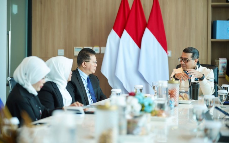 Menteri Ekonomi Kreatif Teuku Riefky Harsya menerima audiensi Indonesia Property&Bank perluas akses karya kreatif, Jakarta, Senin (7/9/2026)