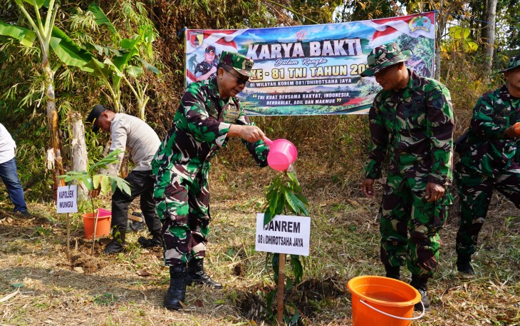 Ratusan Pohon Produktif Hijaukan Brumbun Jelang HUT ke-81 TNI 