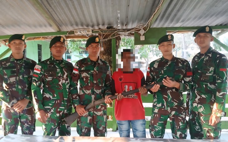 Jaga Perbatasan, Bangun Kepercayaan: Yonarmed 12 Kostrad Terima Penyerahan Senjata dari Warga Maumutin