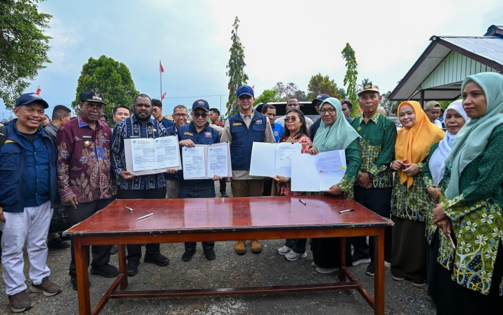 Menteri Transmigrasi M. Iftitah Sulaiman