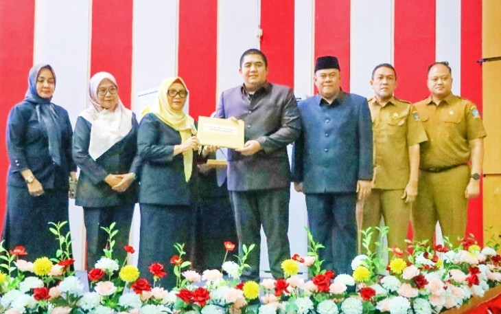 Rapat Paripurna : Bupati Bintan Roby Sampaikan Ranperda Perubahan APBD 2026 dan APBD 2027