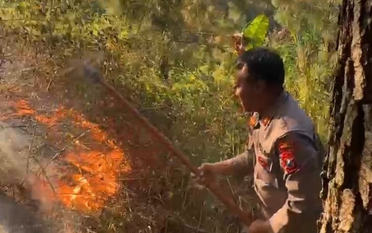 Penanganan Karhutla di Panekan Lereng Gunung Lawu