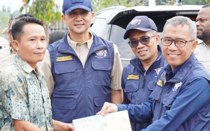 3.000 Buku Calistung dan STEM Buka Jalan Belajar bagi Siswa di Kawasan Transmigrasi Manokwari Selatan