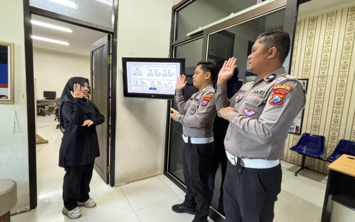 Pelatihan bahasa isyarat ramah disabilitas
