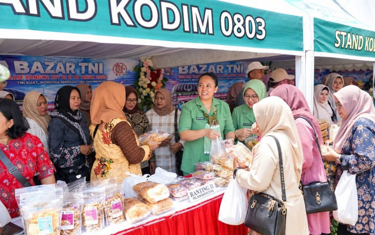 Stand Sembako Kodim Madiun Meriahkan Bazar HUT ke-81 TNI di PBC Kota Madiun