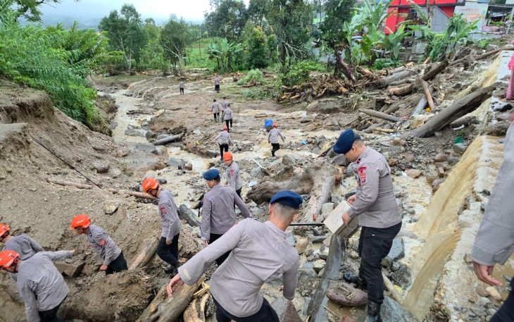 Polri Hadir Melayani: SAR Dikerahkan, Mapolres Jadi Tempat Pengungsian