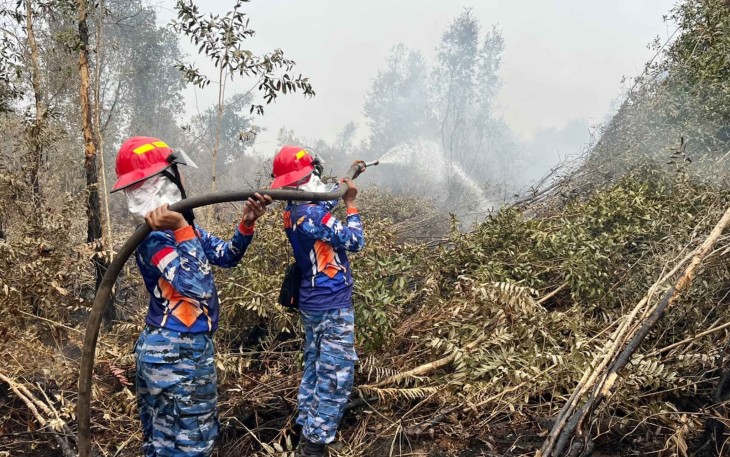 Satgas Darat Lanud Sjamsudin Noor Perkuat Pembasahan Lahan Gambut