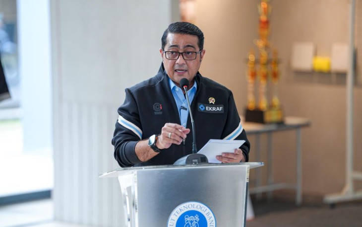Menteri Ekonomi Kreatif/Kepala Badan Ekonomi Kreatif (Ekraf), Teuku Riefky Harsya, hadir sebagai Keynote Speaker pada Creative Consortium Summit & Innovation Challenge (CCSIC) 2026 di Institut Teknologi Bandung - Bandung, Jawa Barat, Kamis (24/09/2026).