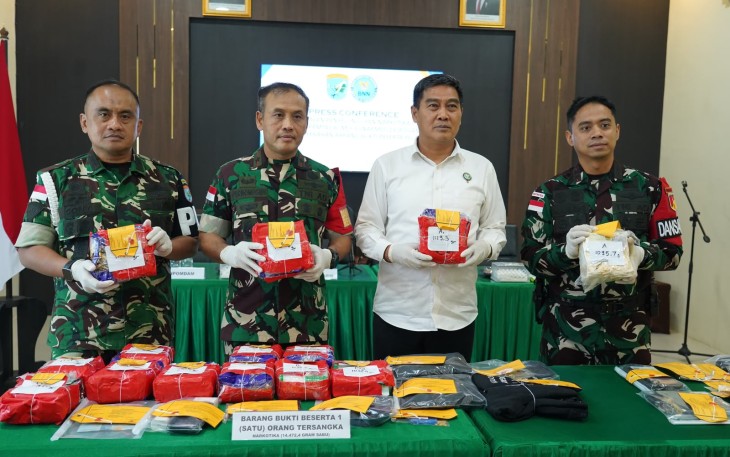 Sukses Gagalkan Penyelundupan Narkoba di Perbatasan, TNI AD Serahkan 16,4 Kg Sabu ke BNNP Kalbar