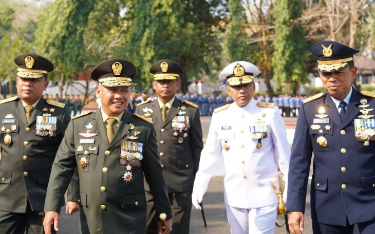 Jelang Peringatan HUT Ke-81, Pangdam XIII/Merdeka Bersama Rombongan Gelar Ziarah di TMP Kairagi Manado