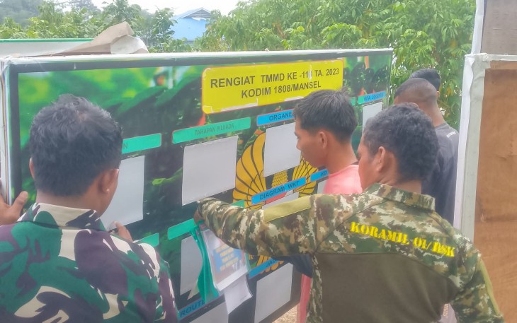 Penyiapan sarana pendukung operasional posko TMMD ke-130 Kodim 1808/Mansel di Kampung Yamboi, Kamis (15/10)