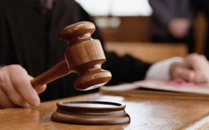 Ilustrasi palu hakim memutuskan sengketa kasus