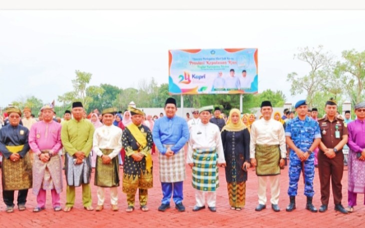 Bupati Roby Sampaikan Sederet Pencapaian dalam Upacara Peringatan Hari Jadi Kepri Ke-24