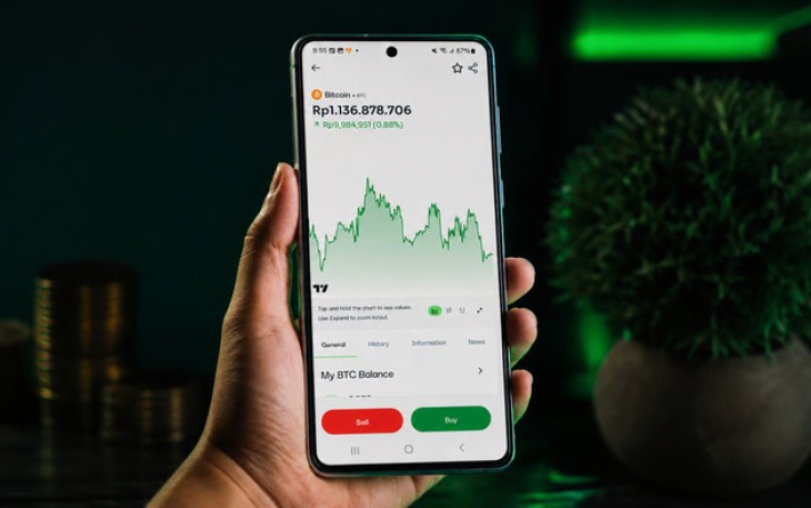 Ilustrasi pergerakan harga Bitcoin (BTC) di aplikasi FLOQ